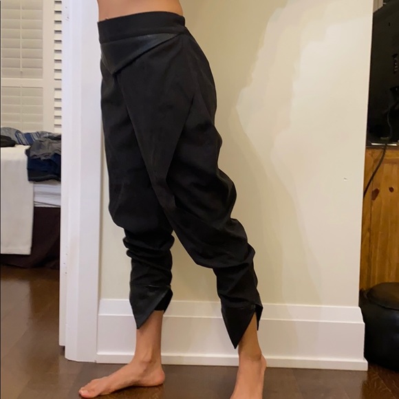 Very unique pants - Picture 2 of 9